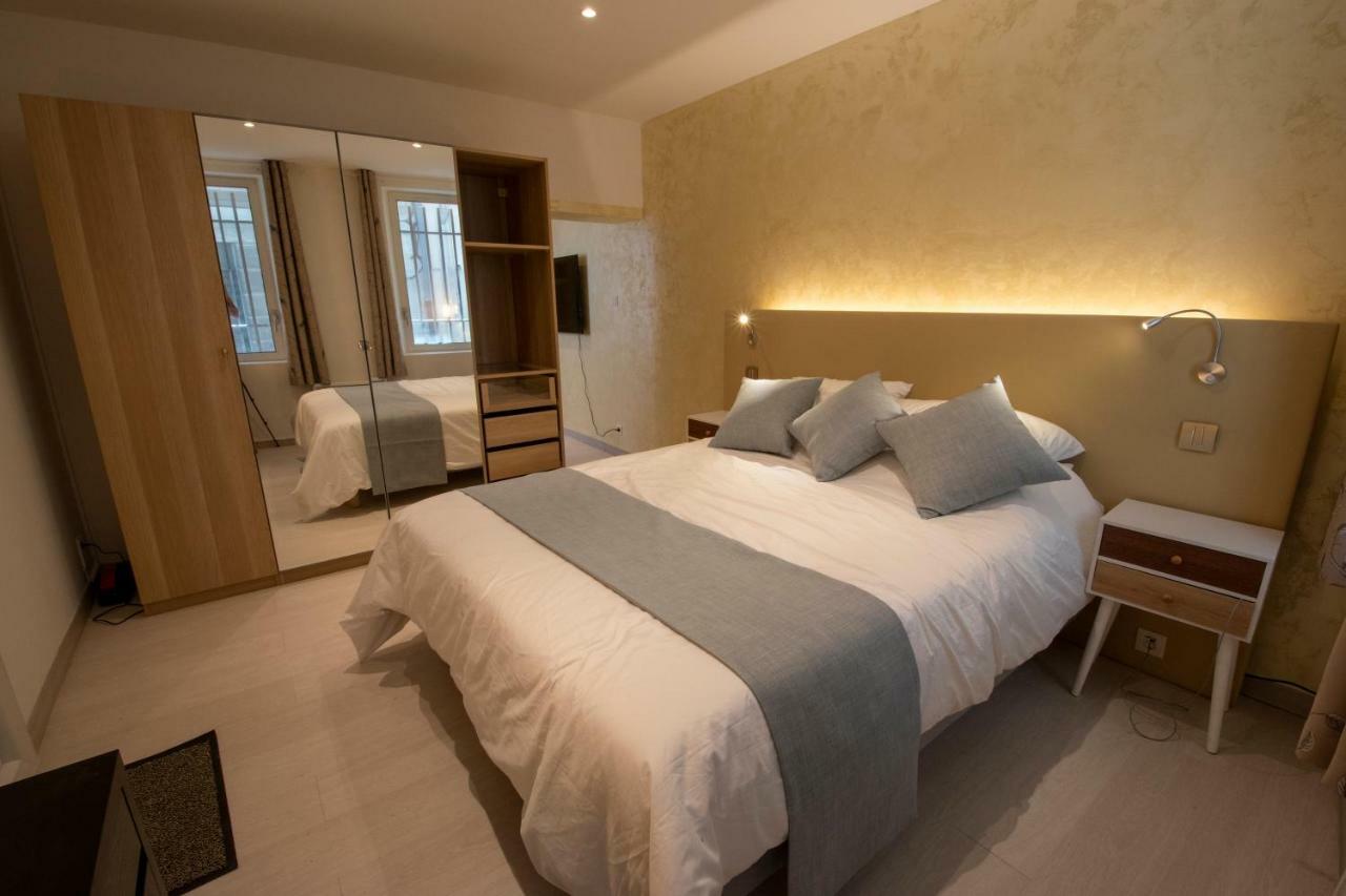A L'ombre Du Palais Apartment